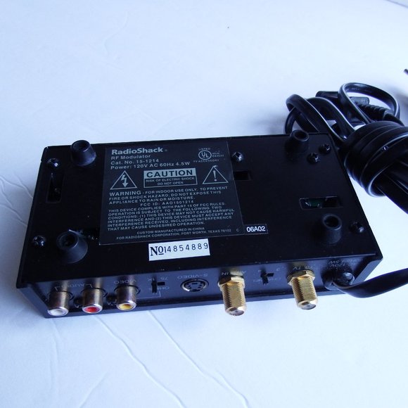 Radio Shack RF Modulator 15-1214 With Cords - Picture 3 of 3